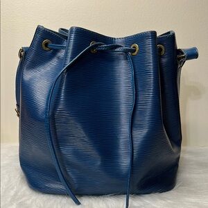 Elegant Blue Bucket Bag Petite Noe